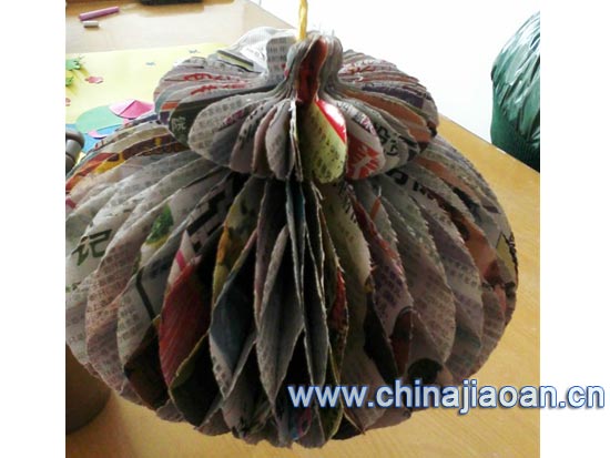 废旧物品手工制作:报纸灯笼-幼儿园教案网