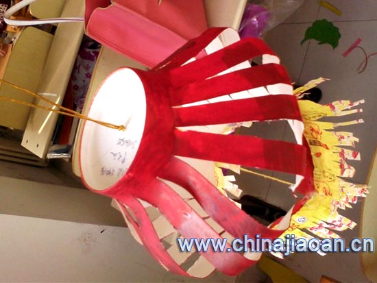 废旧物品手工制作:纸杯灯笼-幼儿园教案网